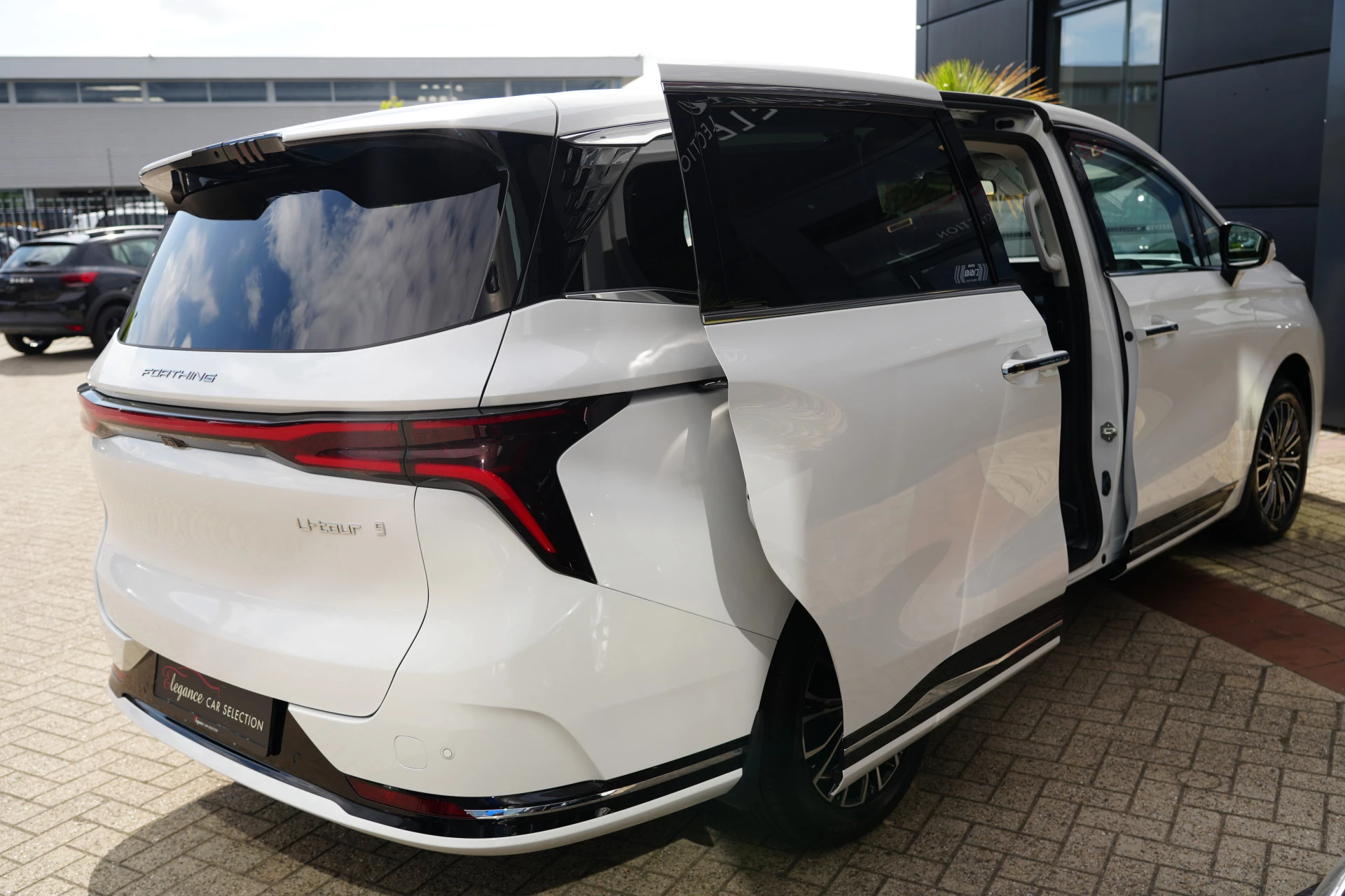 Hoofdafbeelding DFSK Forthing 9