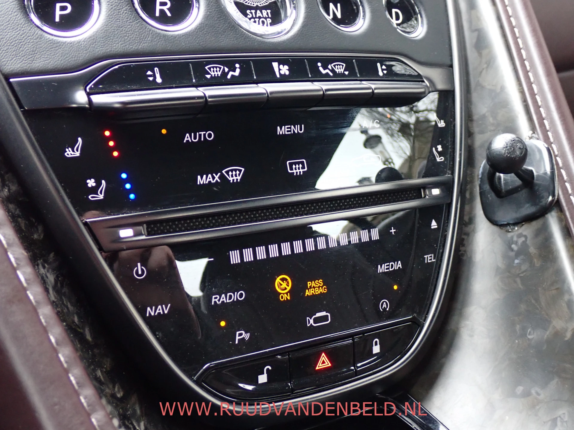 Hoofdafbeelding Aston Martin DB11