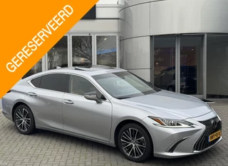 Lexus ES 300h Business Line NWE MODEL BLIND SPOT STUURVERW STOELVERW SCHUIF/KANTELDAK PARK-SENSOREN APPLE CARPLAY/ ANDROID AUTO