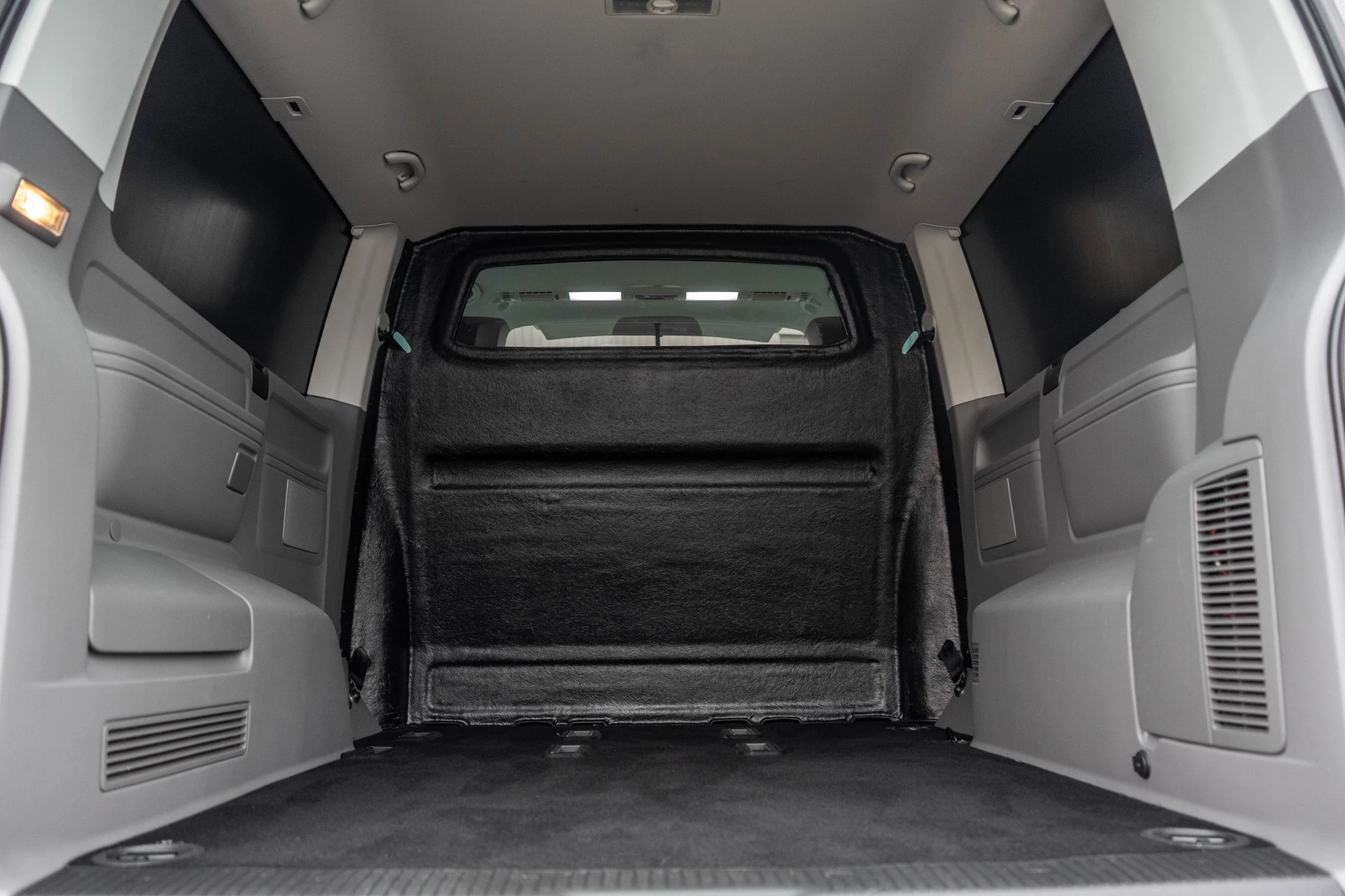 Hoofdafbeelding Volkswagen Carravelle | Automaat | Led | Camera | Carplay | Navi | Zijschuifdeur R+L | Adapt.Cruise | Trekhaak