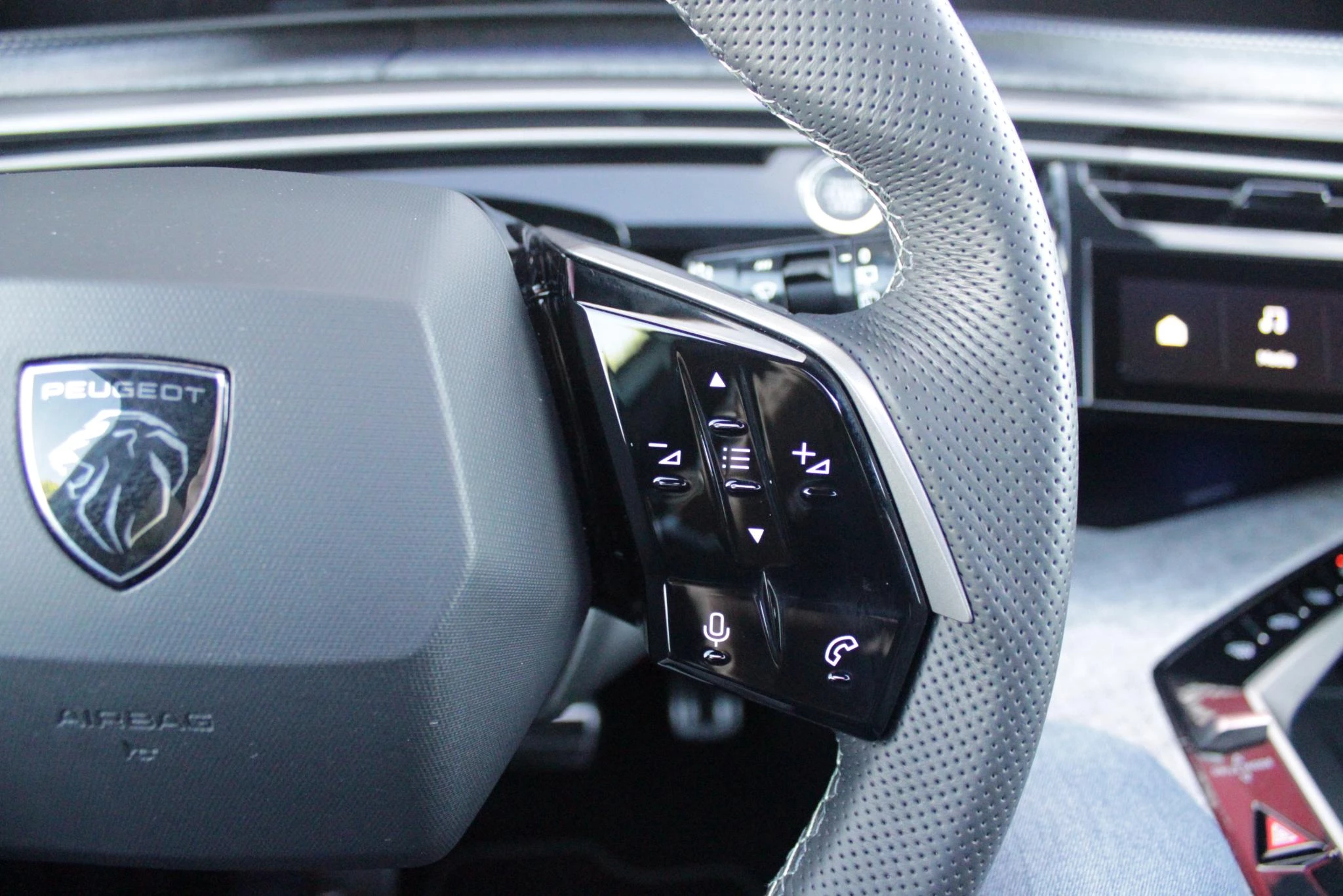 Hoofdafbeelding Peugeot e-5008