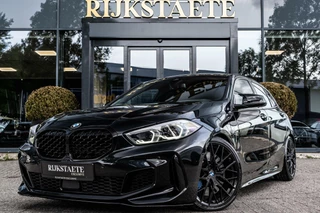 BMW 1-serie M135i xDrive High Executive|PANO|MAXTON|19''