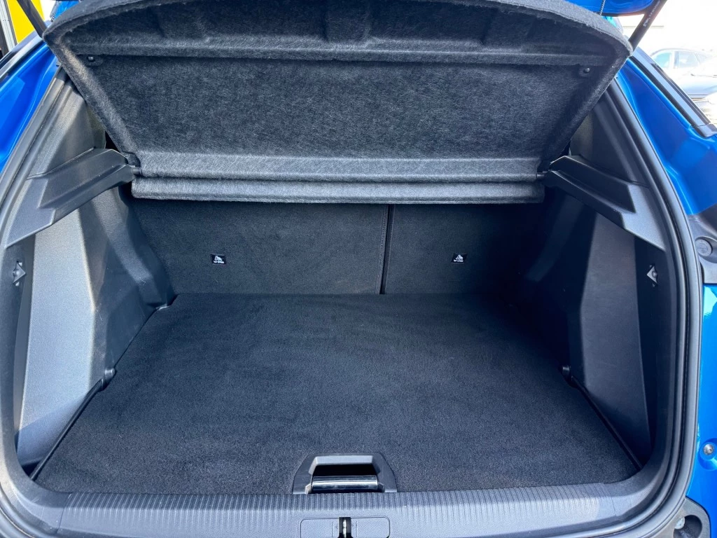 Hoofdafbeelding Peugeot e-2008