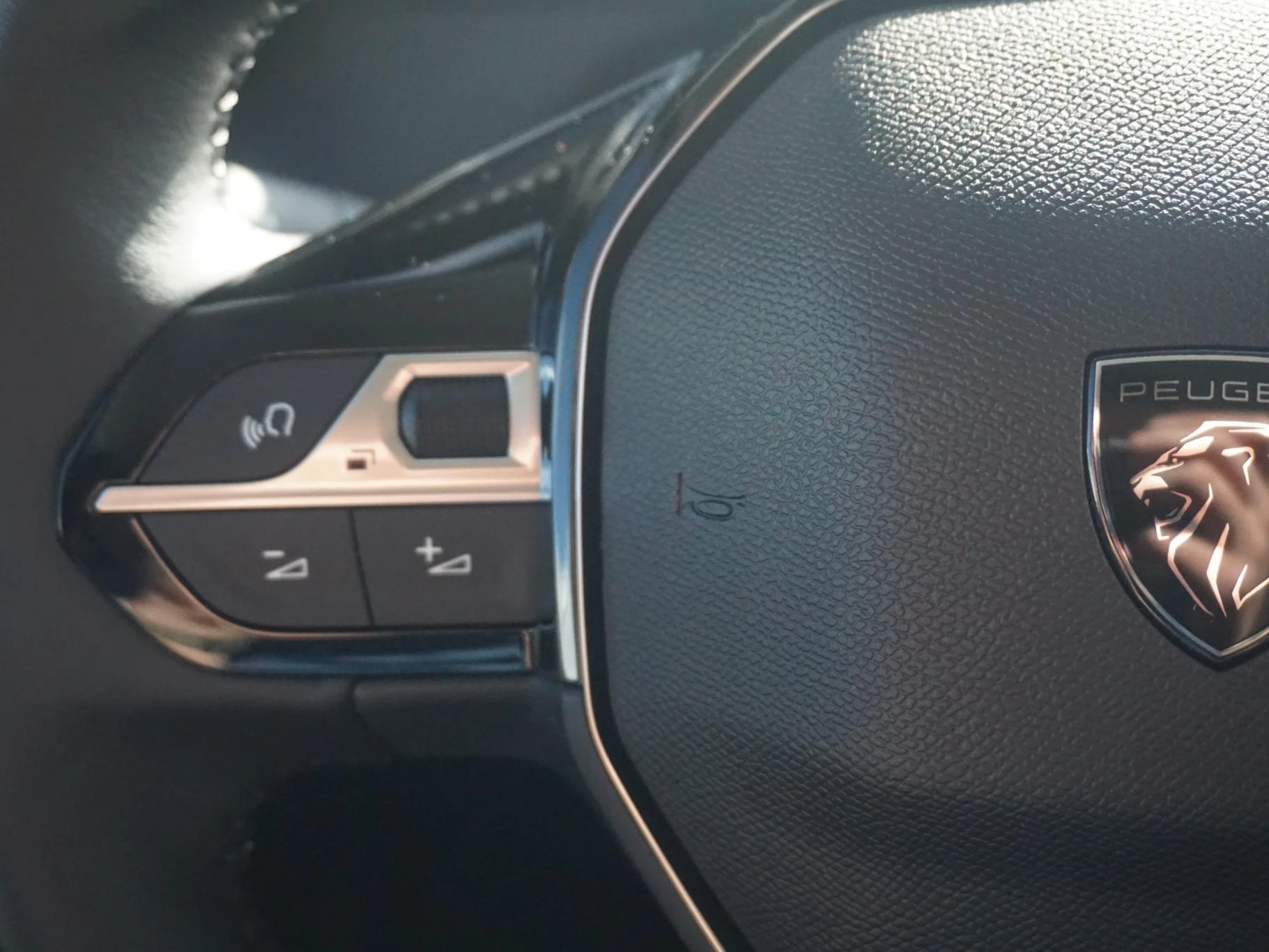 Hoofdafbeelding Peugeot e-208