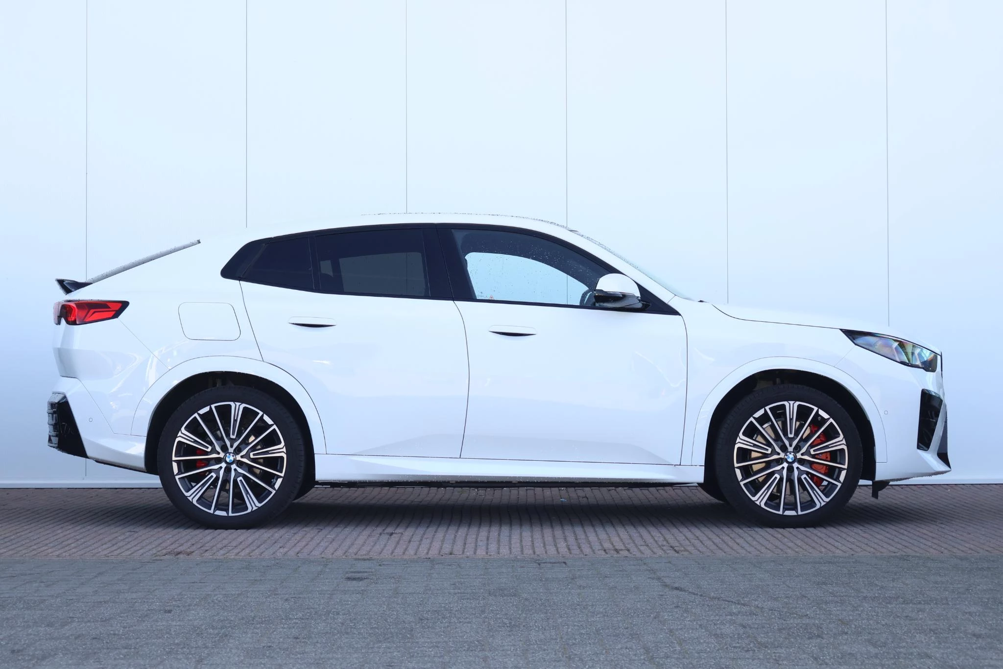 Hoofdafbeelding BMW iX2