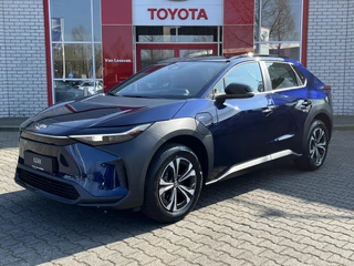 Hoofdafbeelding Toyota bZ4X Toyota bZ4X 71 KWH VOORRAAD VOORDEEL!!! DIRECT LEVERBAAR!!! WARMTEPOMP 3-FASE-LADEN 150KW 18"LM-VELGEN KEYLESS CAMERA APPLE/ANDROID AD-CRUISE CLIMA