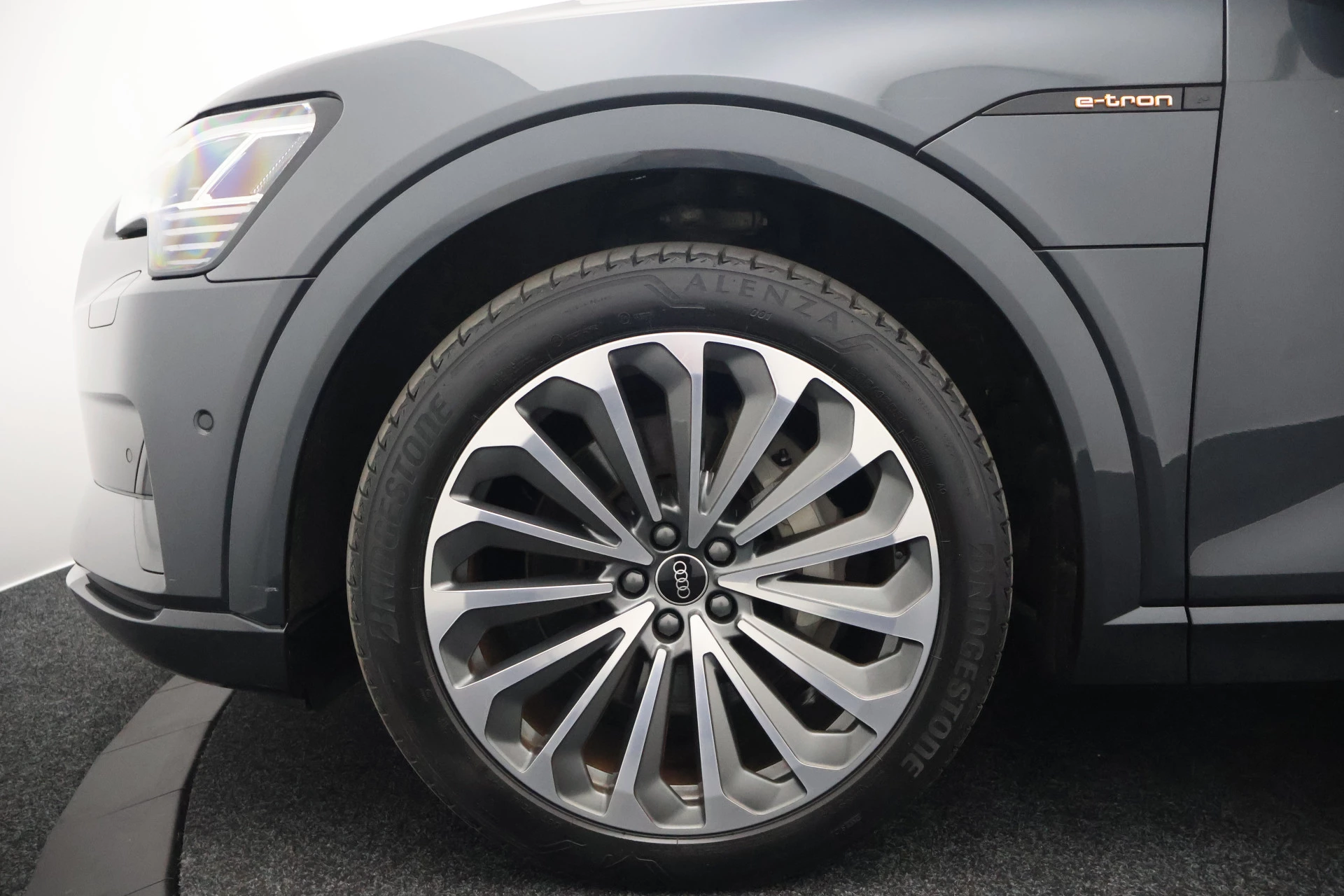 Hoofdafbeelding Audi e-tron