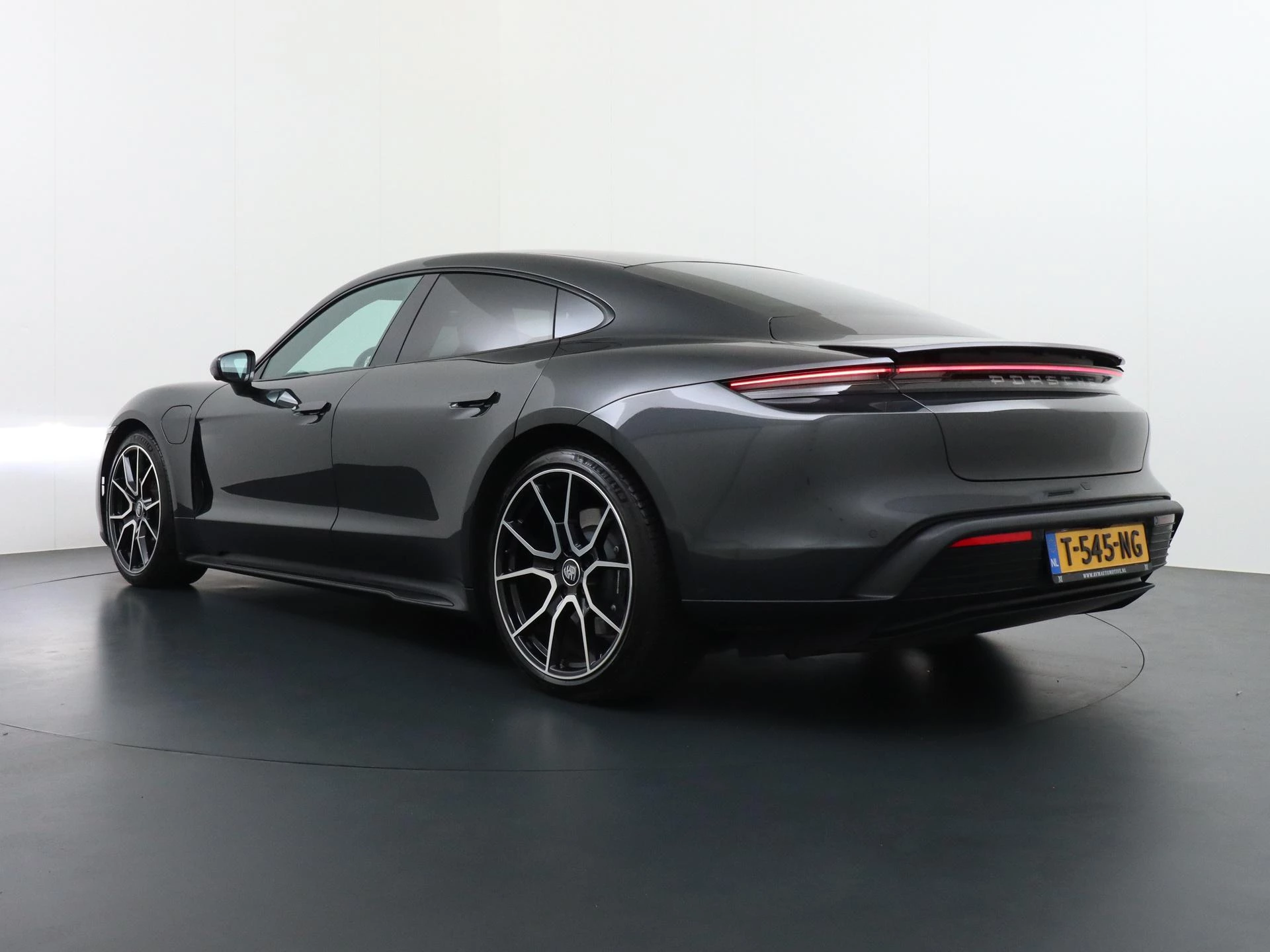 Hoofdafbeelding Porsche Taycan