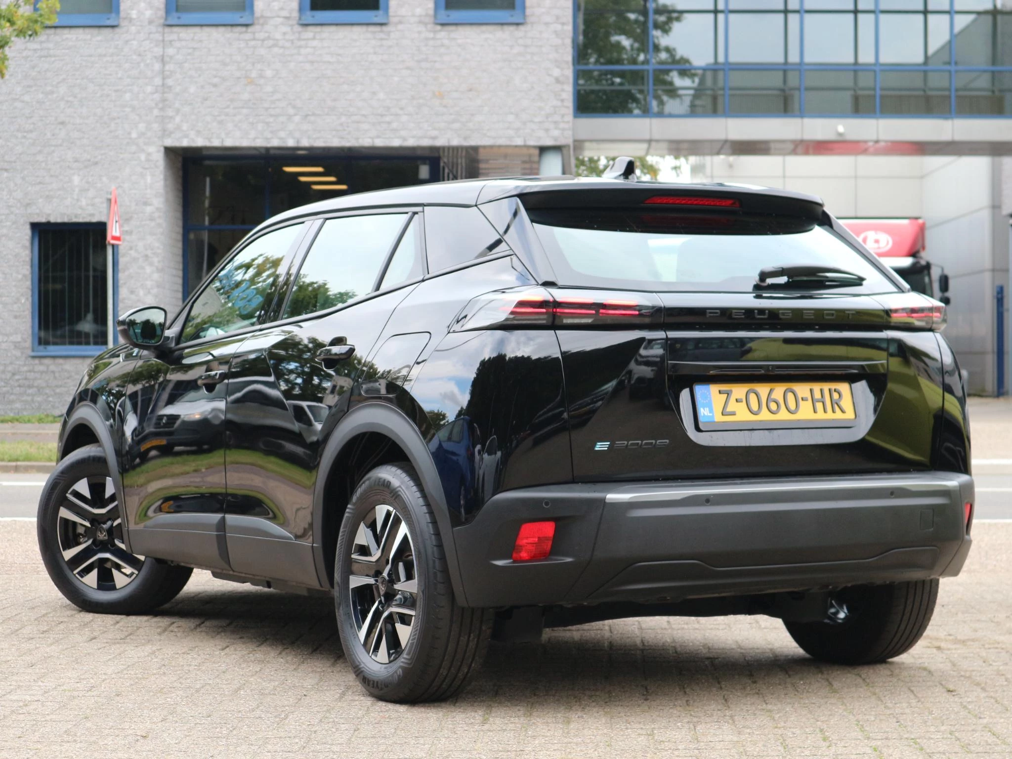 Hoofdafbeelding Peugeot e-2008