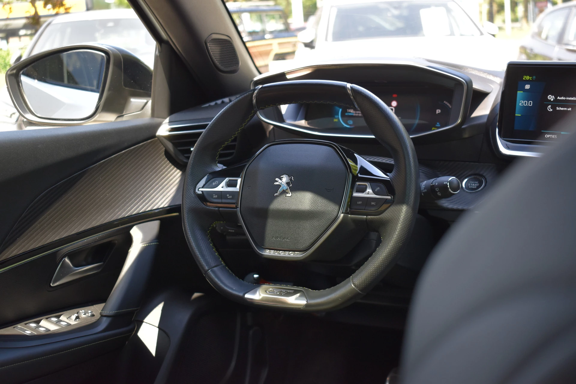 Hoofdafbeelding Peugeot e-2008