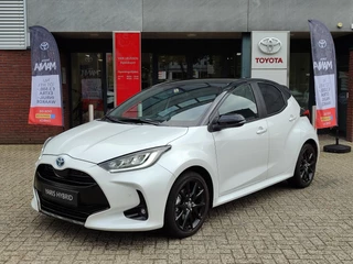 Toyota Yaris 1.5 Hybrid EXECUTIVE PANODAK HEAD-UP STOELVERW BLIND SPOT NAVI 17'' LM-VELGEN 4S-BANDEN PARK-SENSOREN CAMERA APPLE/ANDROID BLUETOOTH AD-CRUISE CLIMA