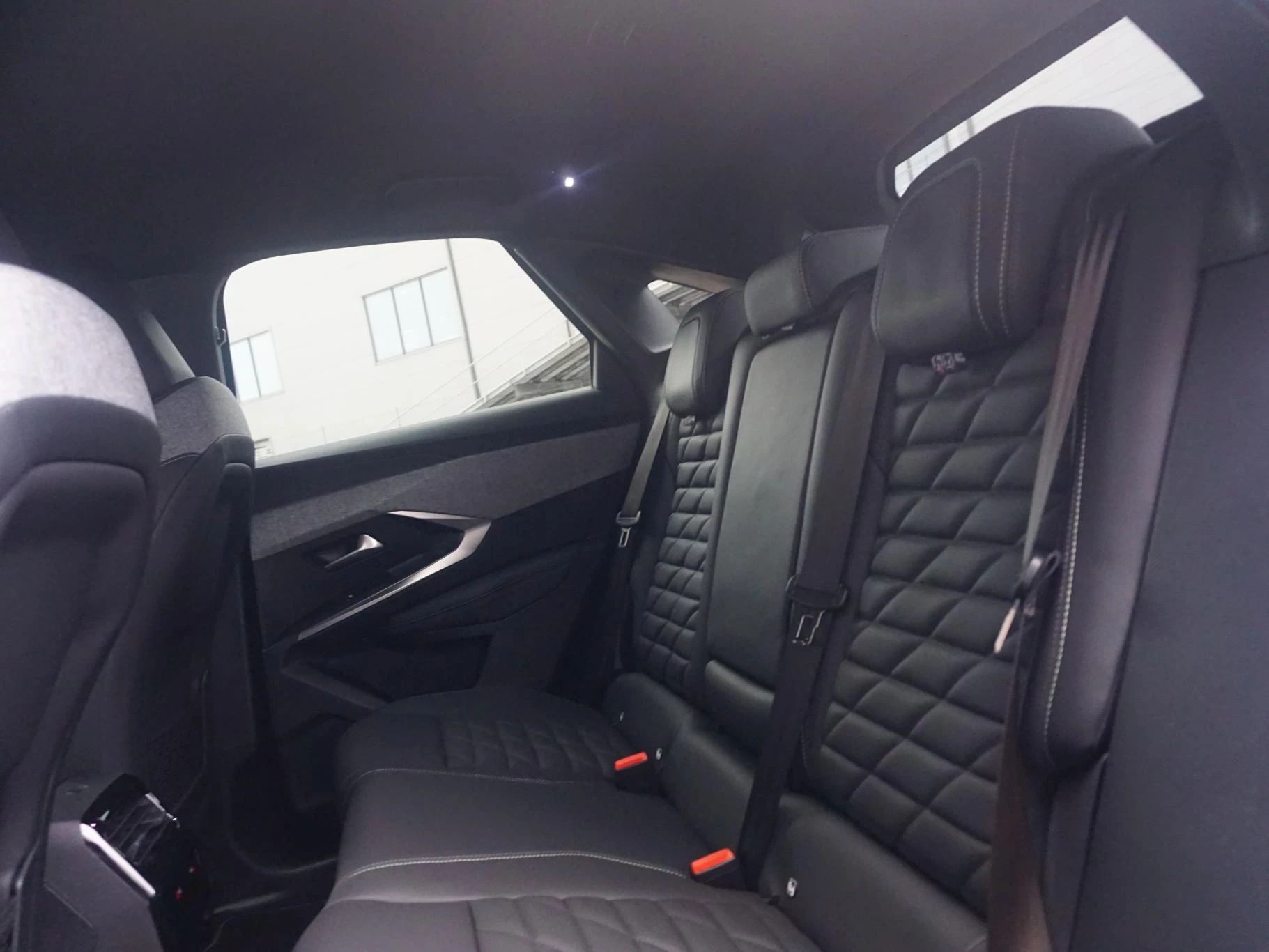 Hoofdafbeelding Peugeot e-3008