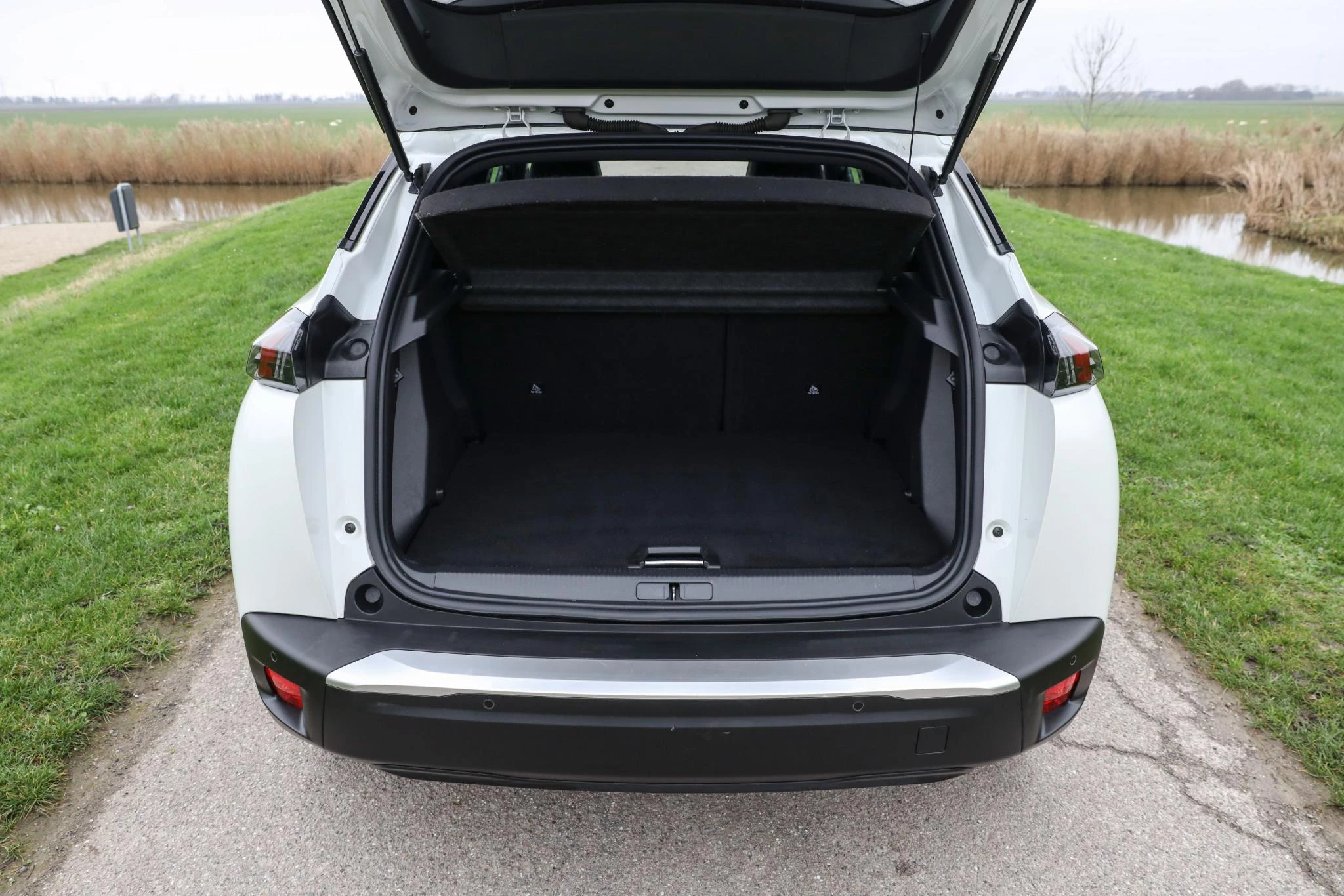 Hoofdafbeelding Peugeot e-2008