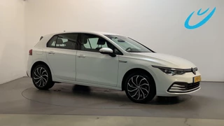 Volkswagen Golf 1.5 TSI Life Sfeerverlichting Navigatie Parkeersensoren Adaptive Cruise