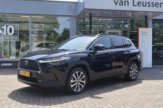 Toyota Corolla Cross 2.0 HYBRID 184PK FIRST-EDITION BLIND-SPOT EL-ACHTERKLEP ALL SEASONS APPLE/ANDROID  KEYLESS PARK-SENSOREN STOELVERW DRAADLOOS-LADEN AD-CRUISE