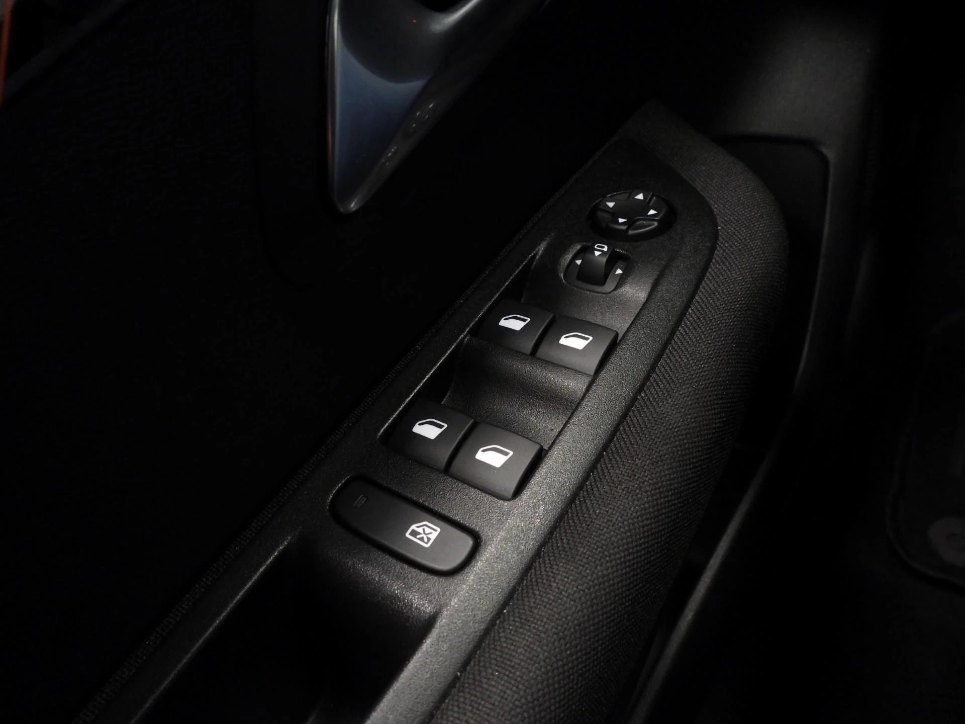 Hoofdafbeelding Peugeot e-208