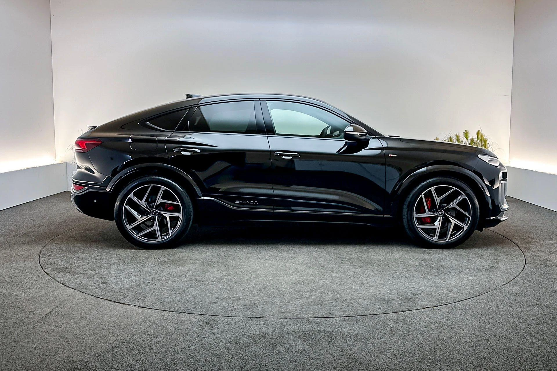 Hoofdafbeelding Audi Q6 e-tron