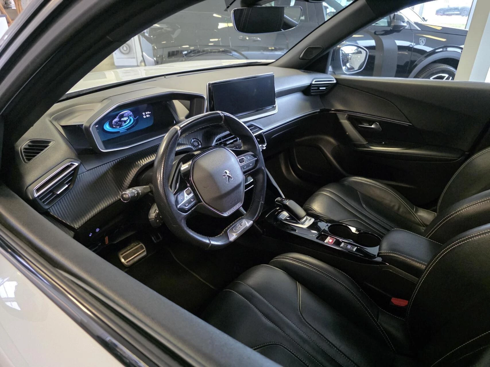 Hoofdafbeelding Peugeot e-2008