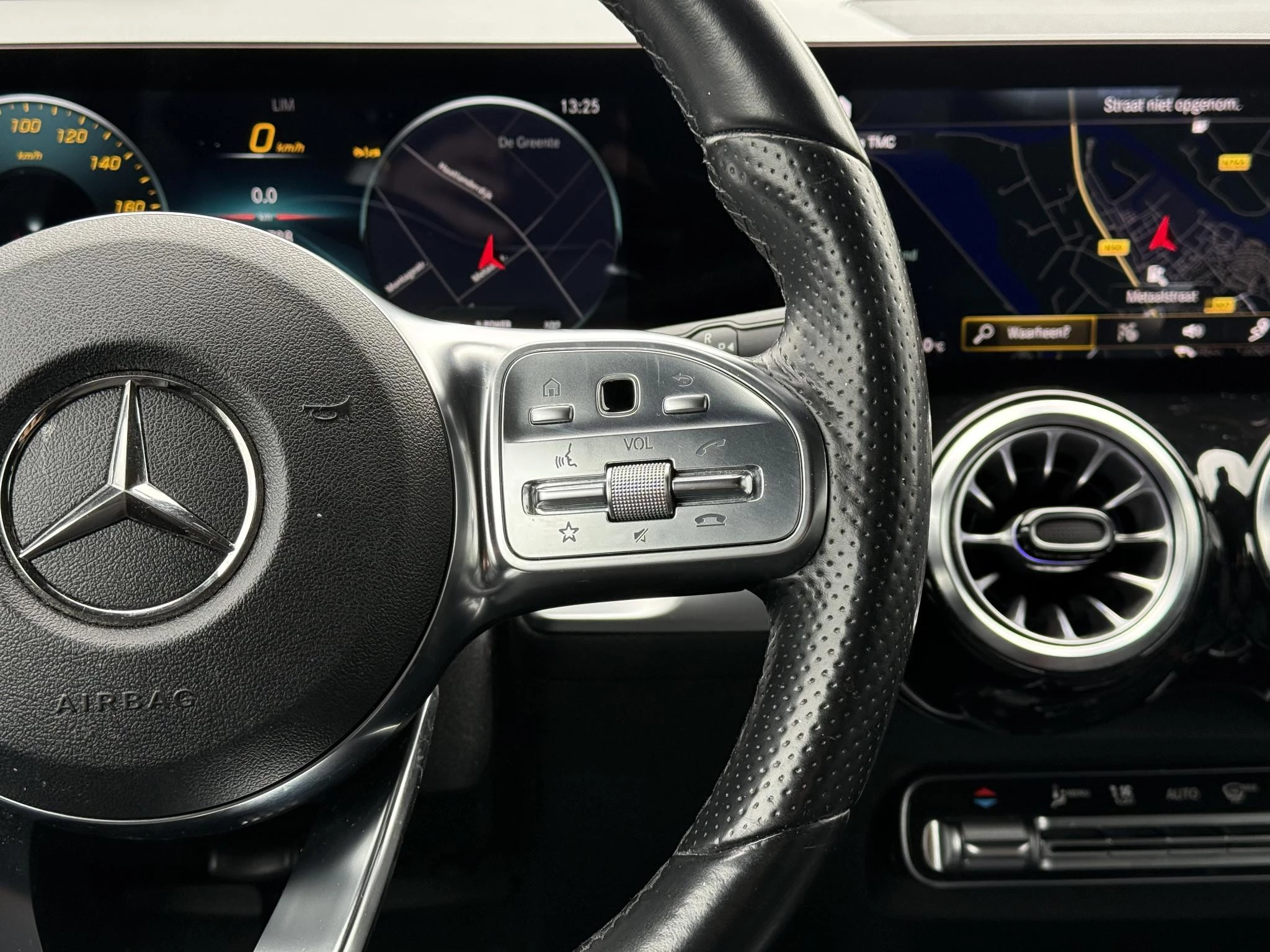 Hoofdafbeelding Mercedes-Benz EQB