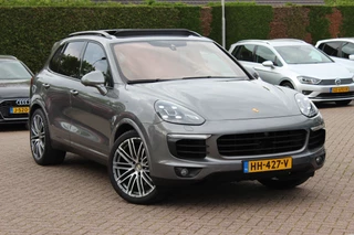 Porsche Cayenne 3.0 S E-Hybrid / Full option! / NL Auto! / Trekhaak / Panoramadak / 360Camera / Luchtvering / Bose / 20'' / Keyless / Sportchrono / Stuurverwarming / Stoelventilatie 4x / Stoelverwarming 4x / Dodehoek / DAB