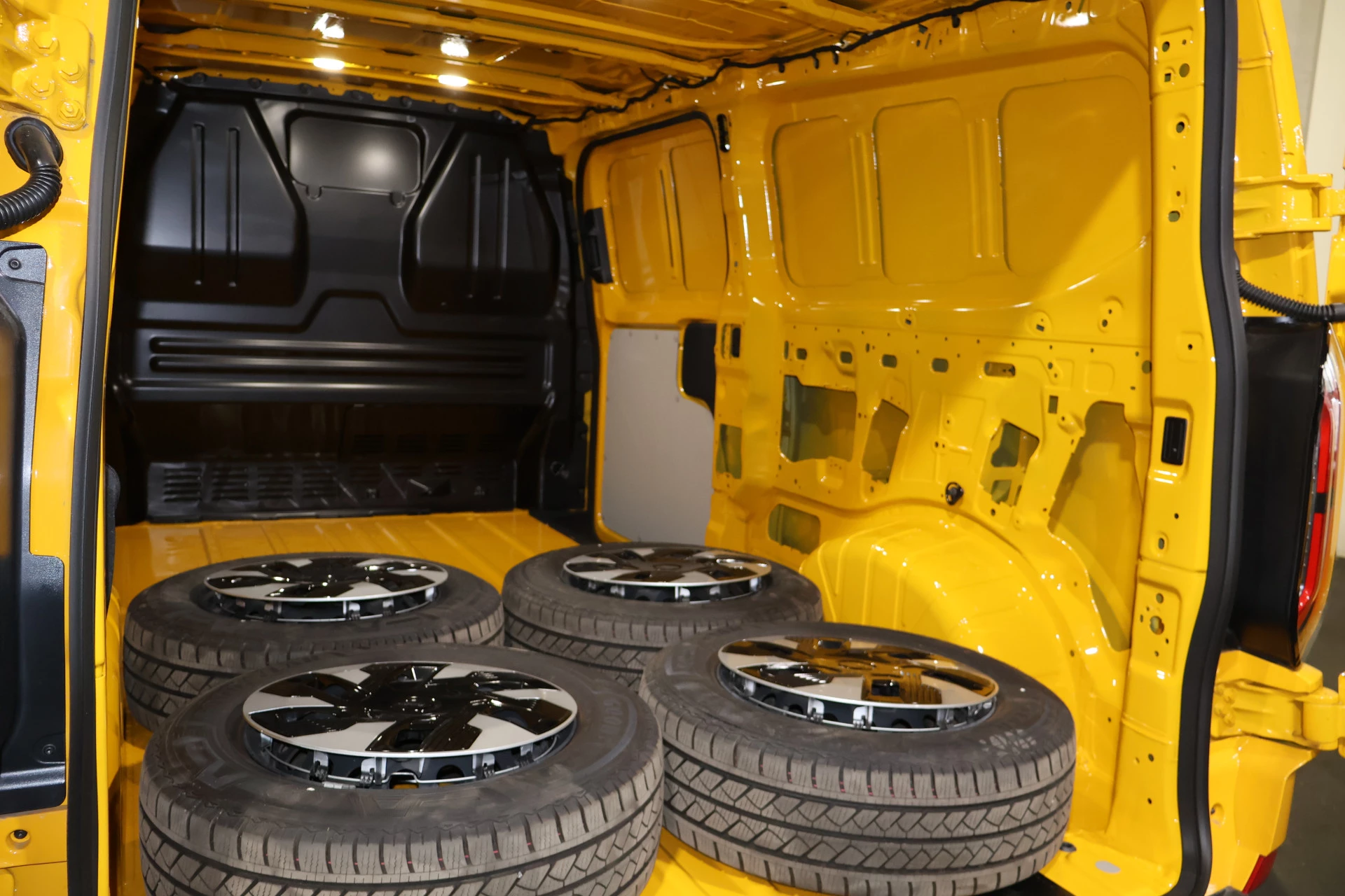 Hoofdafbeelding Ford E-Transit Custom