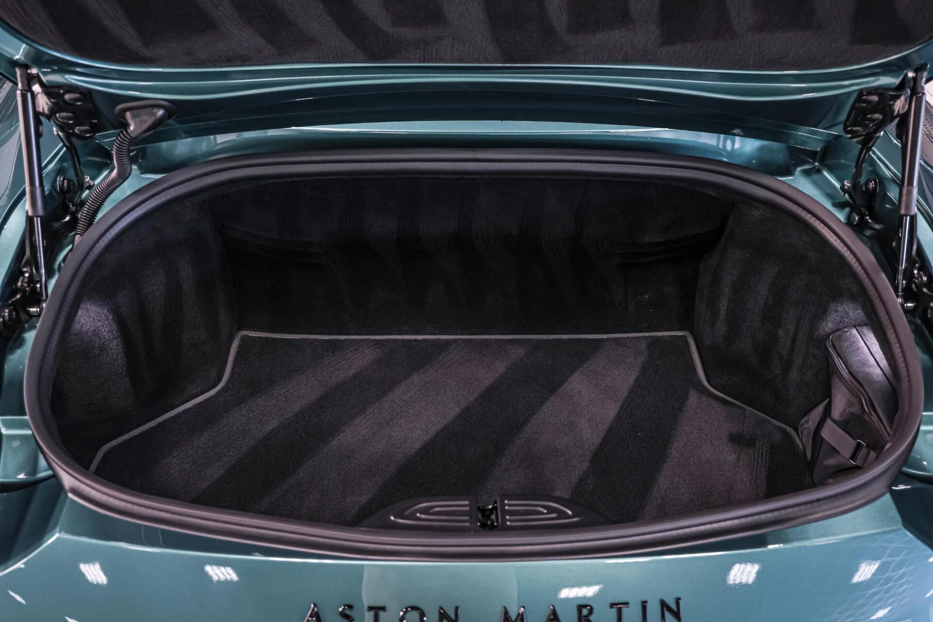 Hoofdafbeelding Aston Martin V8 Vantage