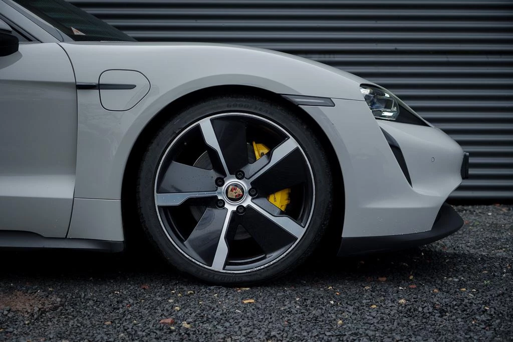 Hoofdafbeelding Porsche Taycan