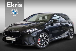 Hoofdafbeelding BMW 1 Serie BMW 1 Serie 120 M Sportpakket Pro | Alcantara | Head-Up | Harman Kardon | 360 camera | Iconic Glow | Dodehoekdetectie | Stoelverwarming | Comfort Access