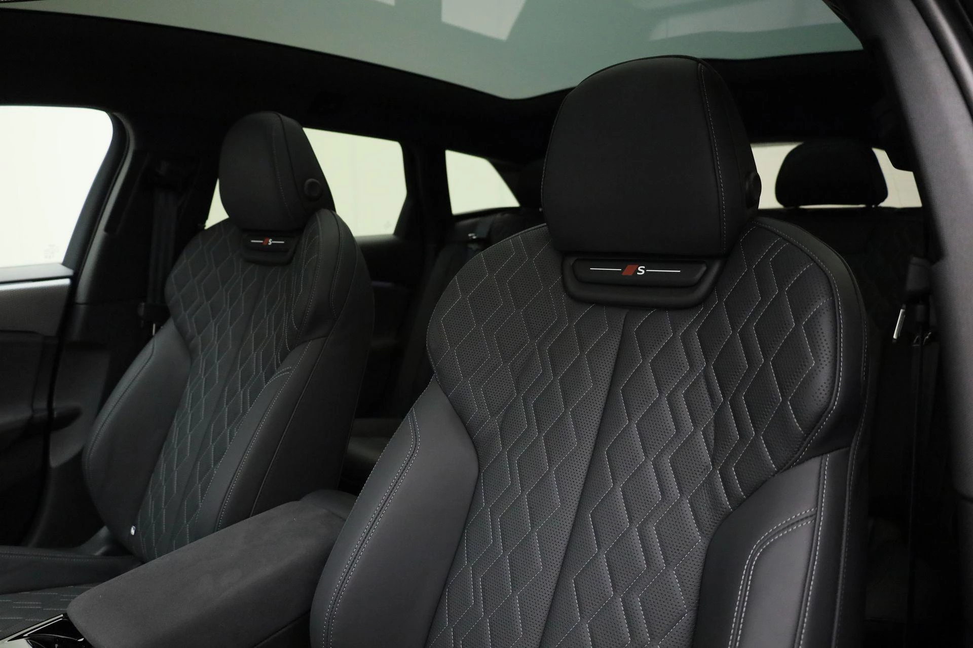 Hoofdafbeelding Audi A6 Avant e-tron