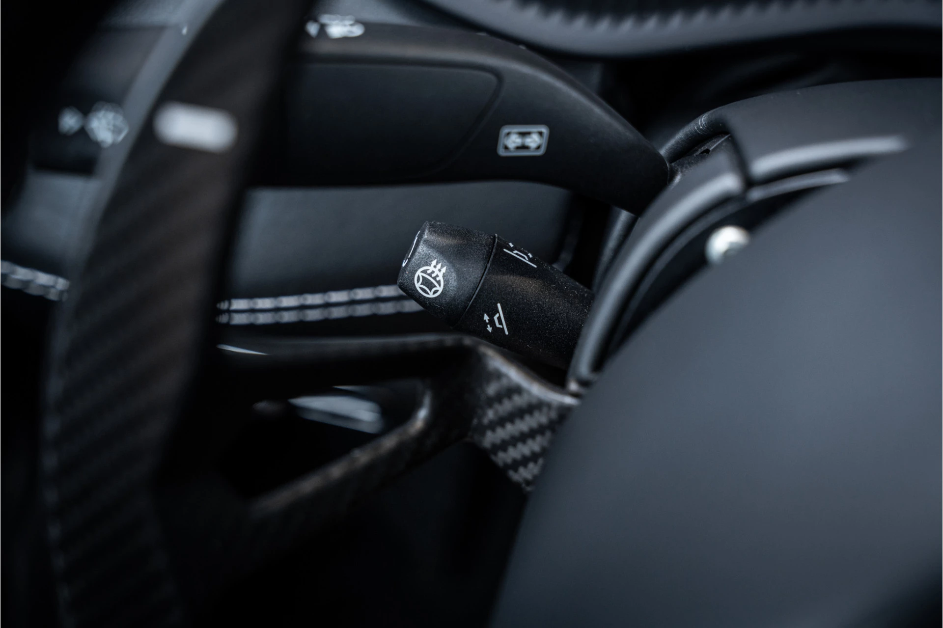 Hoofdafbeelding Aston Martin DBX