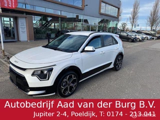 Hoofdafbeelding Kia Niro Niro 1.6 GDi PHEV DynamicLine Edition / volledig elektrisch rijden 60km , Navigatie , Camera achter ,  Parkeerhulp rondom , 18 inch Sportvelgen , Keyless , enty , Wit parelmoer metaallak , 15 km !!