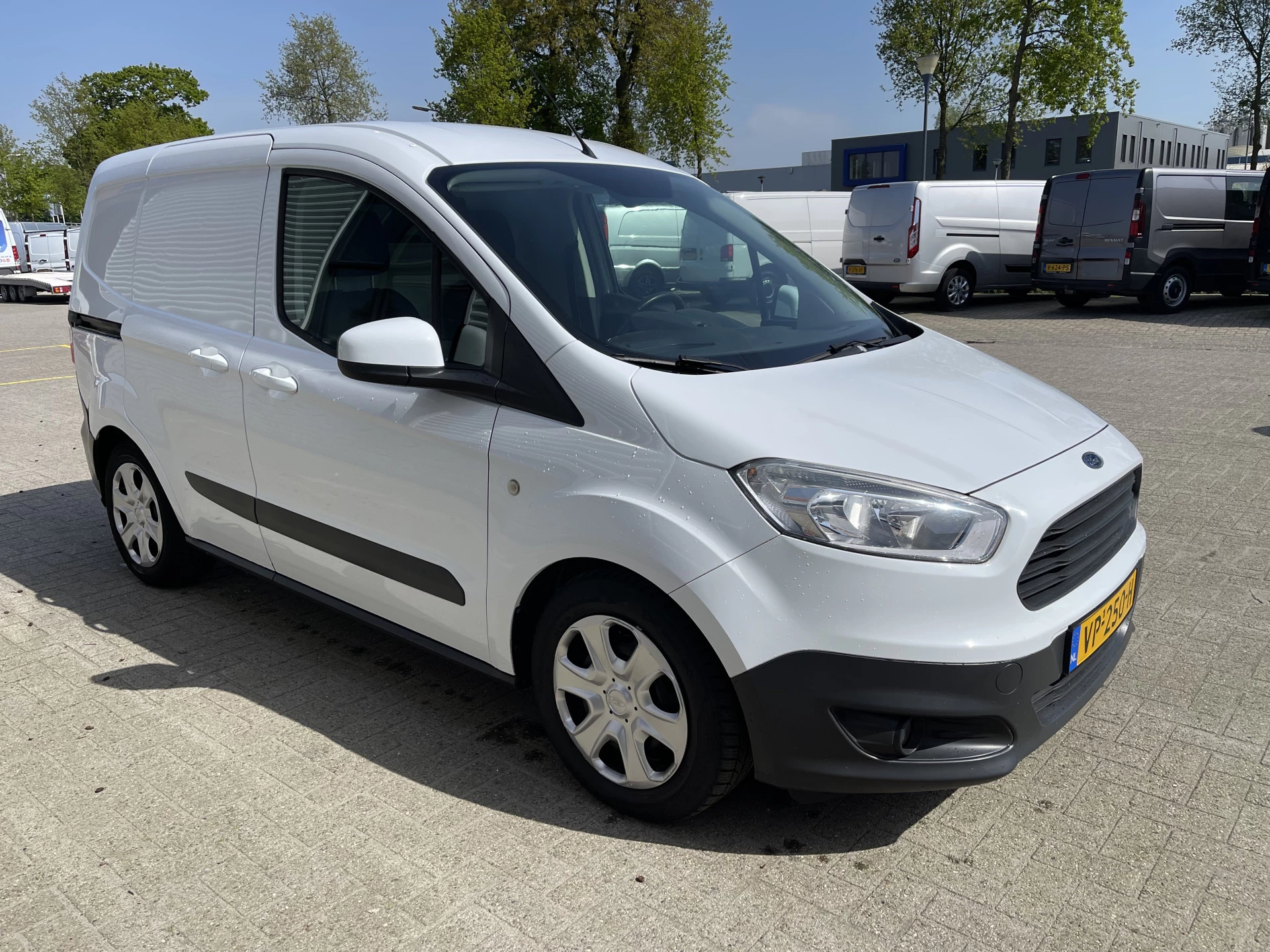 Hoofdafbeelding Ford Transit Courier