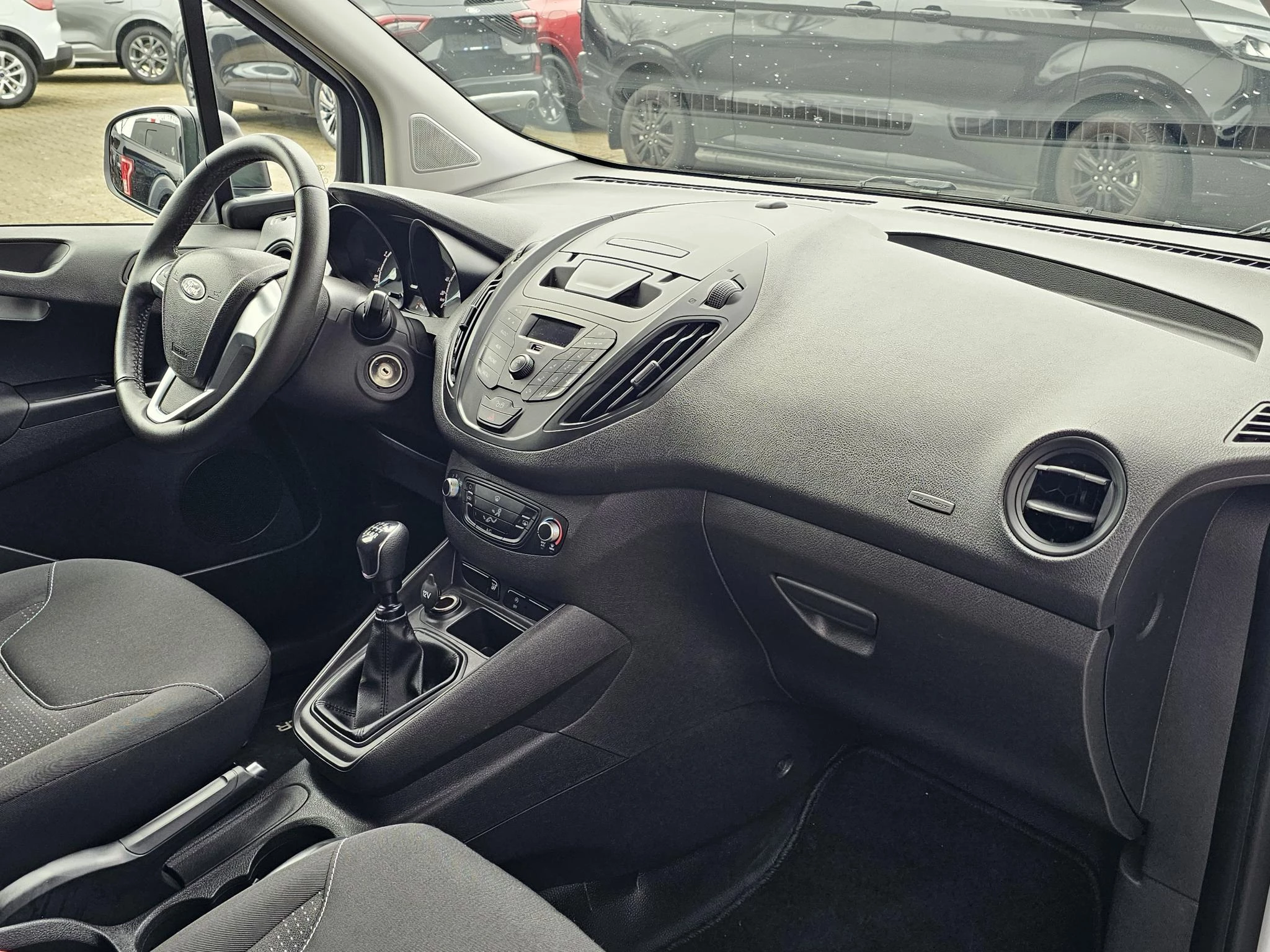 Hoofdafbeelding Ford Transit Courier