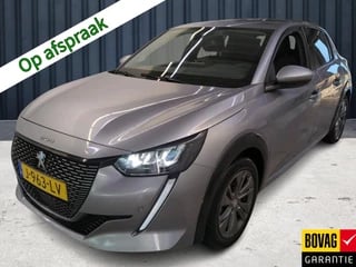 Peugeot e-208 EV Allure 50 kWh (136PK) (Subsidie Mogelijk), 1e-Eig, Dealer-Onderh., 12-MND-BOVAG, NL-Auto, Navigatie/Apple-Carplay/Android-Auto, Keyless-Entry/Start, Half-Leer, Parkeersensoren-V+A, Spiegel-Pakket, LM.-Velgen, Licht-Zicht-Pakket, Stoelverwarming, Privacy-Glas