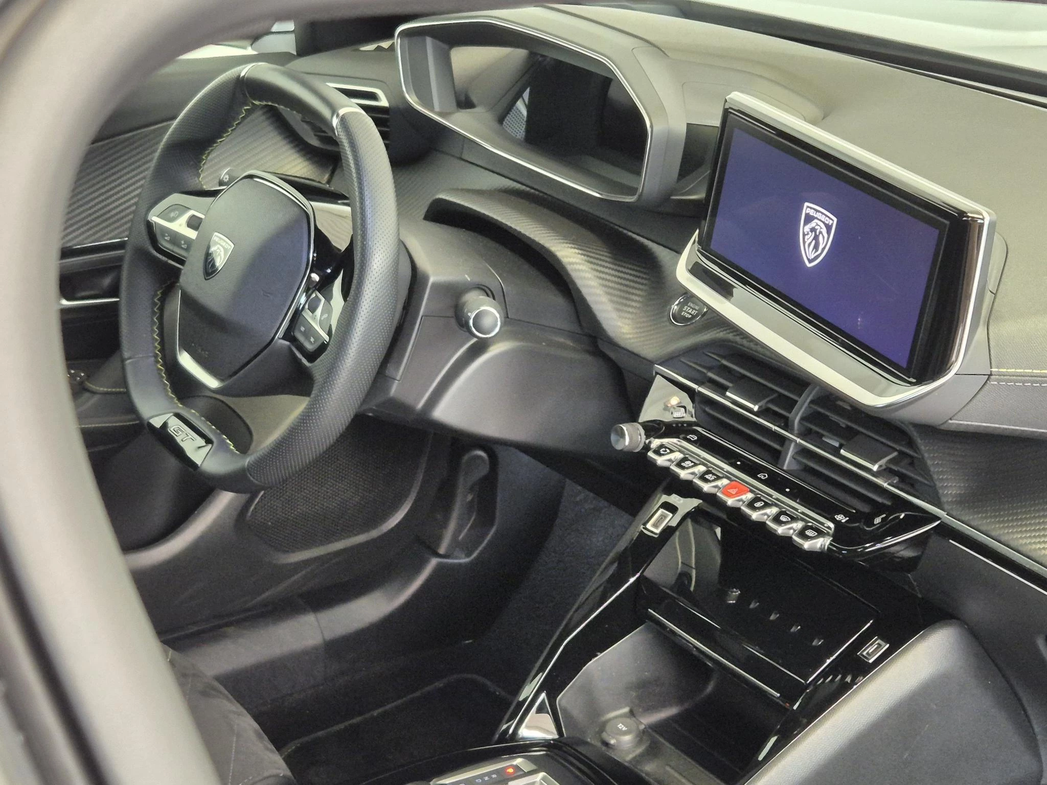 Hoofdafbeelding Peugeot e-2008