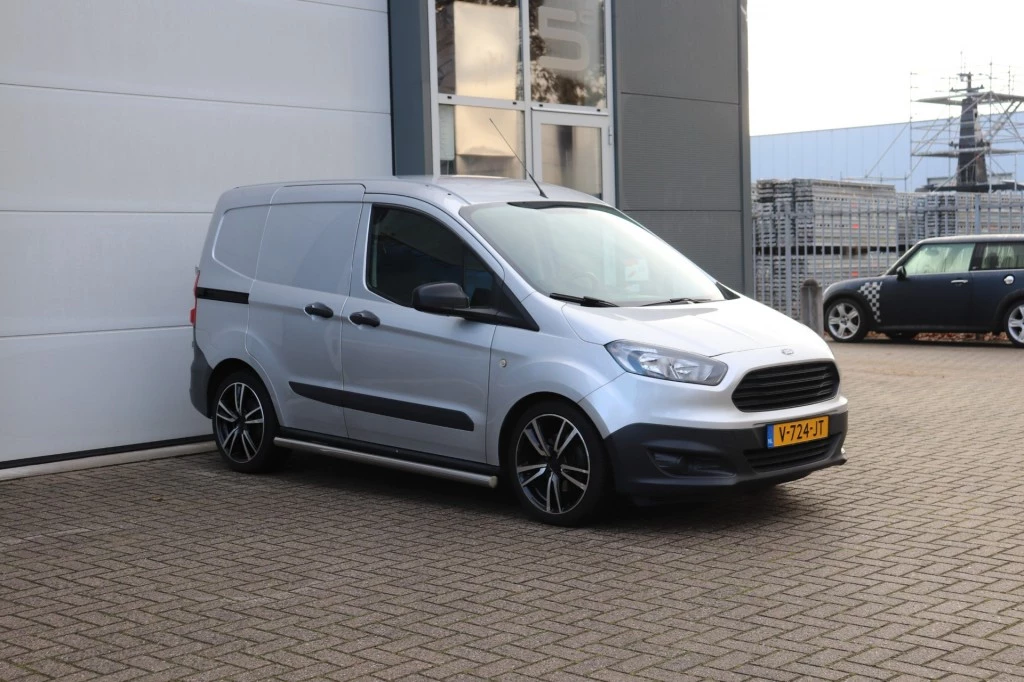 Hoofdafbeelding Ford Transit Courier