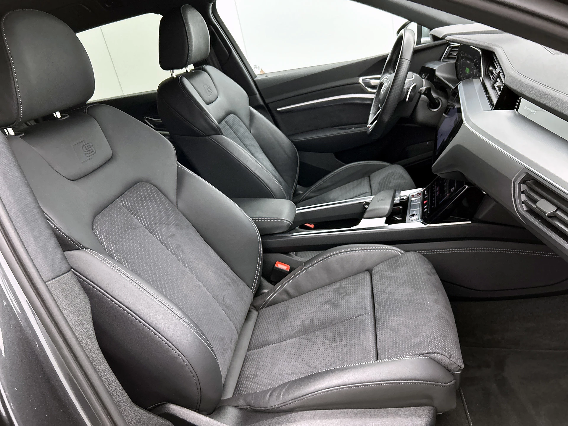 Hoofdafbeelding Audi e-tron