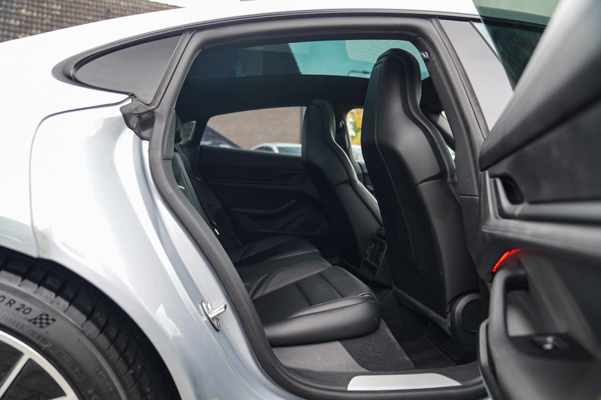 Hoofdafbeelding Porsche Taycan