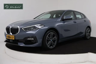 BMW 1-serie 118i Executive Edition Sport Automaat (NAVIGATIE, PARKEERSENSOREN, LED, CARPLAY, SPORTSTOELEN)