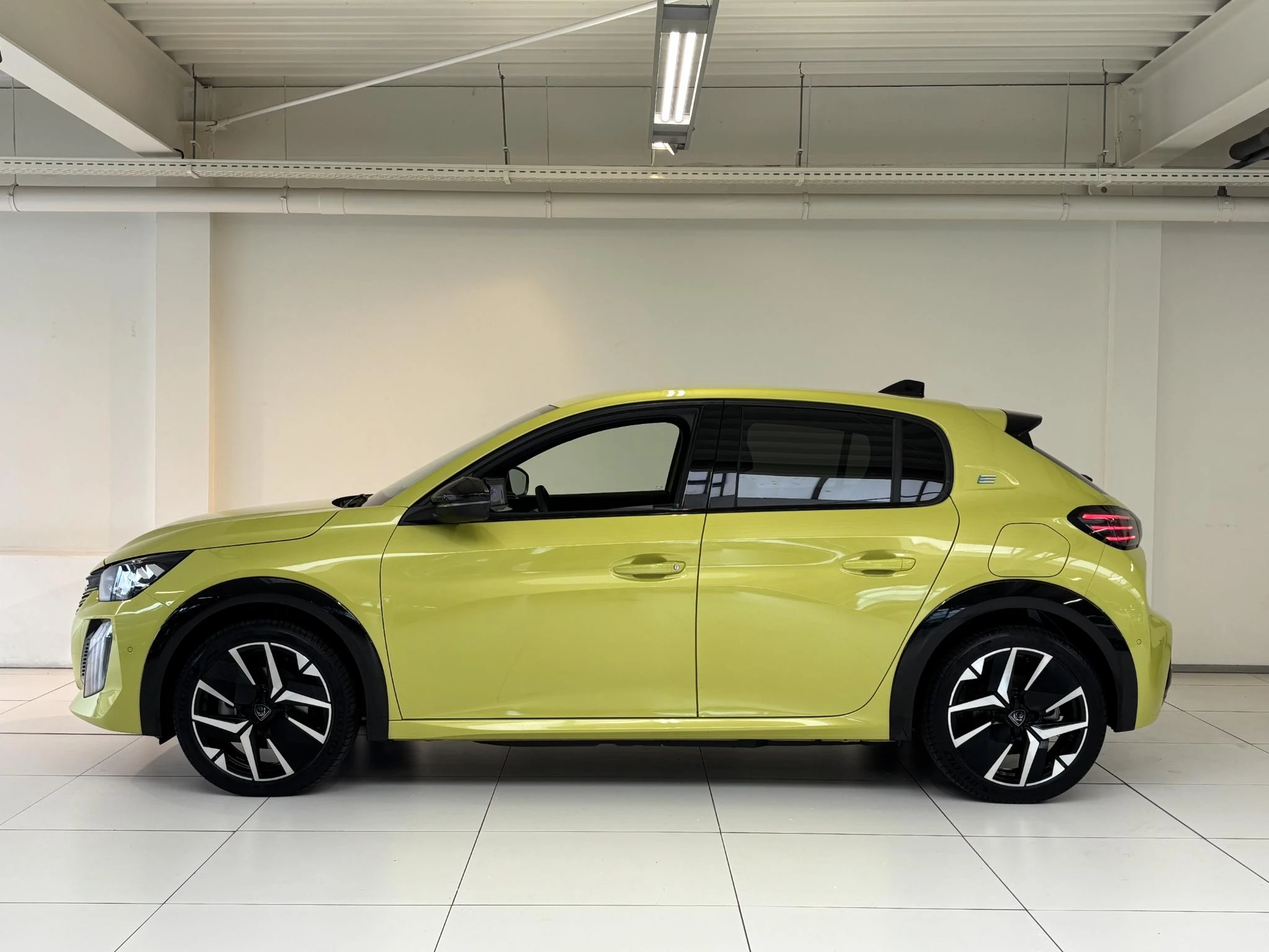 Hoofdafbeelding Peugeot e-208