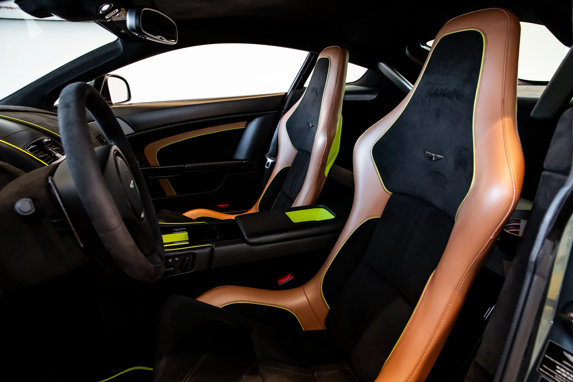 Hoofdafbeelding Aston Martin V8 Vantage