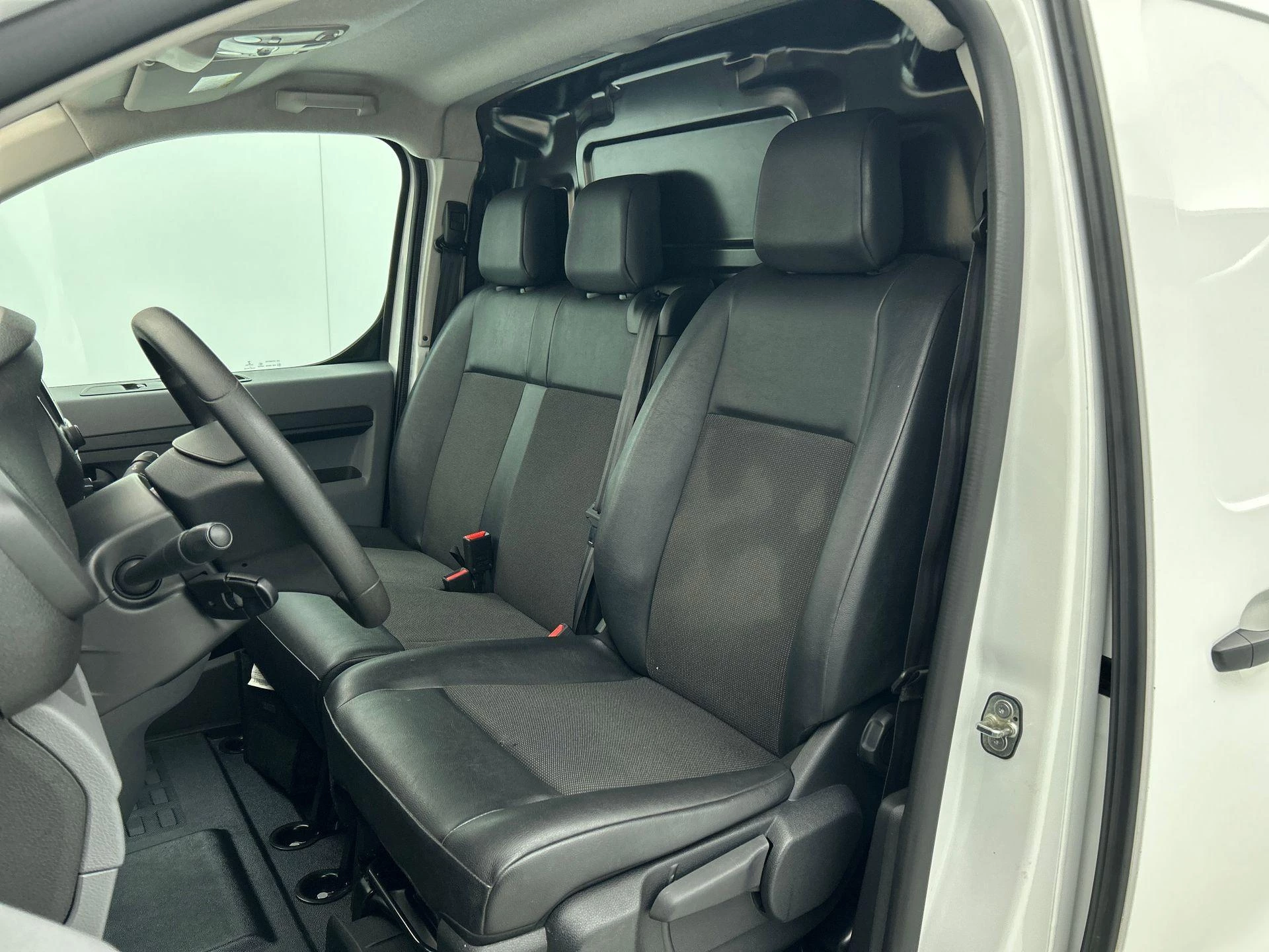 Hoofdafbeelding Peugeot e-Expert