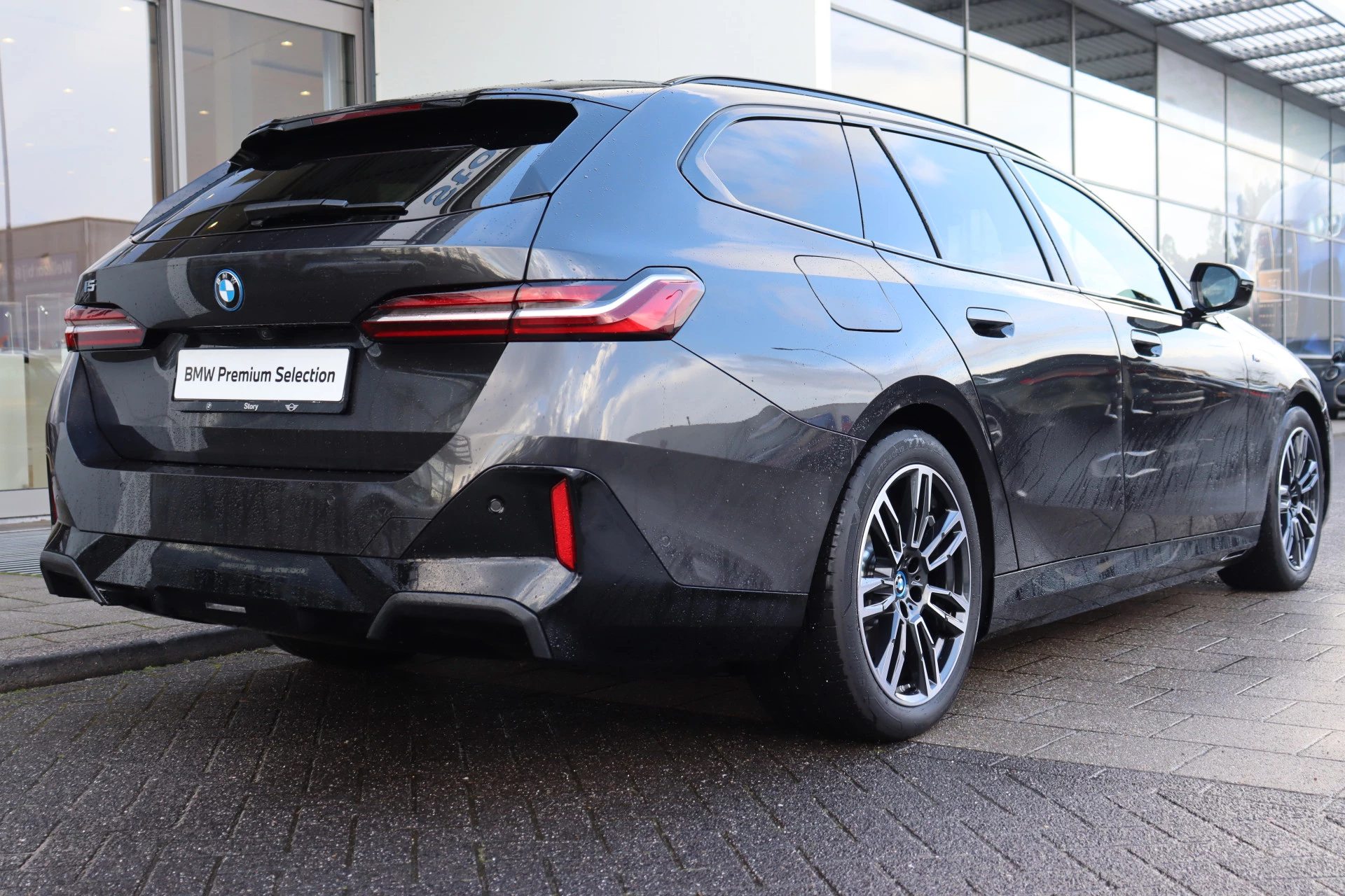 Hoofdafbeelding BMW i5