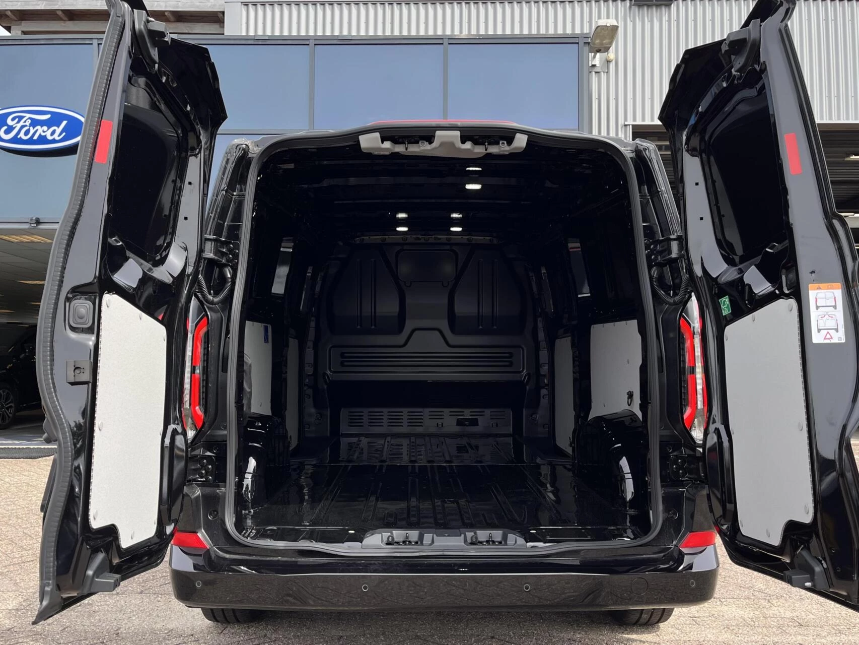 Hoofdafbeelding Ford E-Transit Custom