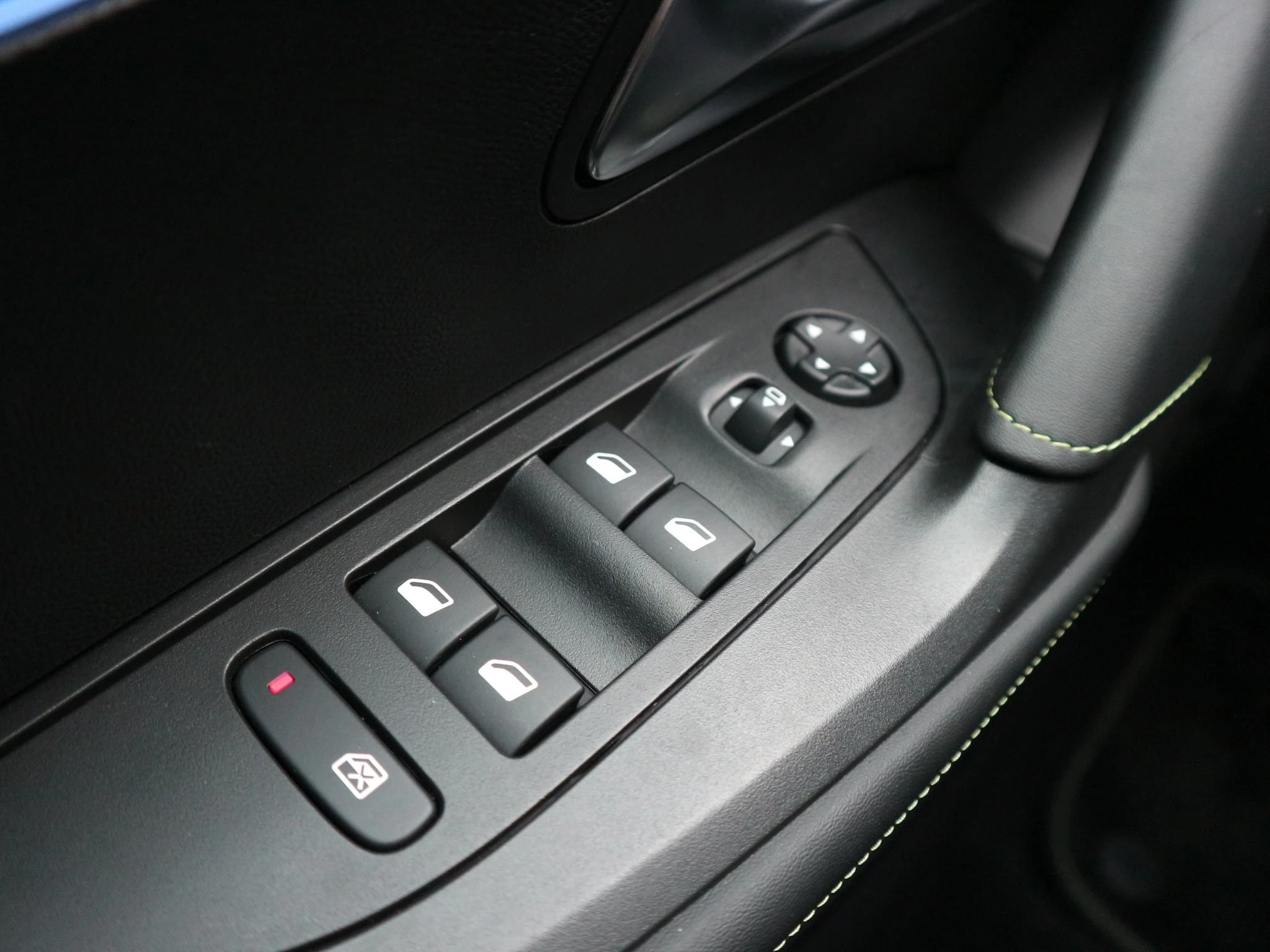 Hoofdafbeelding Peugeot e-2008