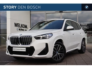 Hoofdafbeelding BMW X1 BMW X1 xDrive23i High Executive M Sport Automaat / Panoramadak / Trekhaak / Sportstoelen / M Adaptief onderstel / Comfort Access / Head-Up / Adaptieve LED
