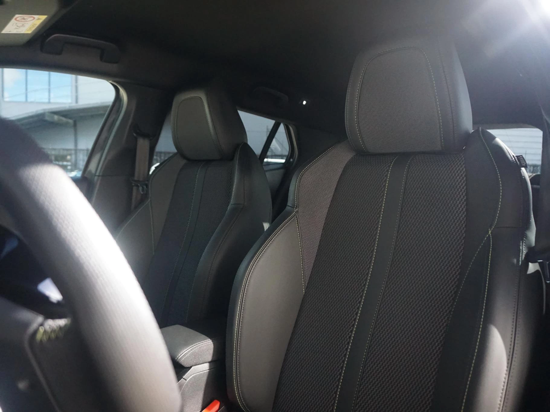 Hoofdafbeelding Peugeot e-2008