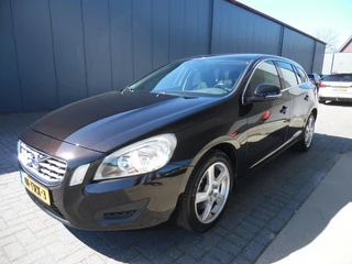 Volvo V60 1.6 T3 MOMENTUM