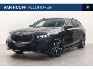 Hoofdafbeelding BMW 5 Serie BMW 5 Serie Touring 530e M Sport Automaat / Panoramadak / Trekhaak / Stoelventilatie / Bowers & Wilkins / M Sportonderstel / Stuurverwarming / Comfort Access / Parking Assistant Plus