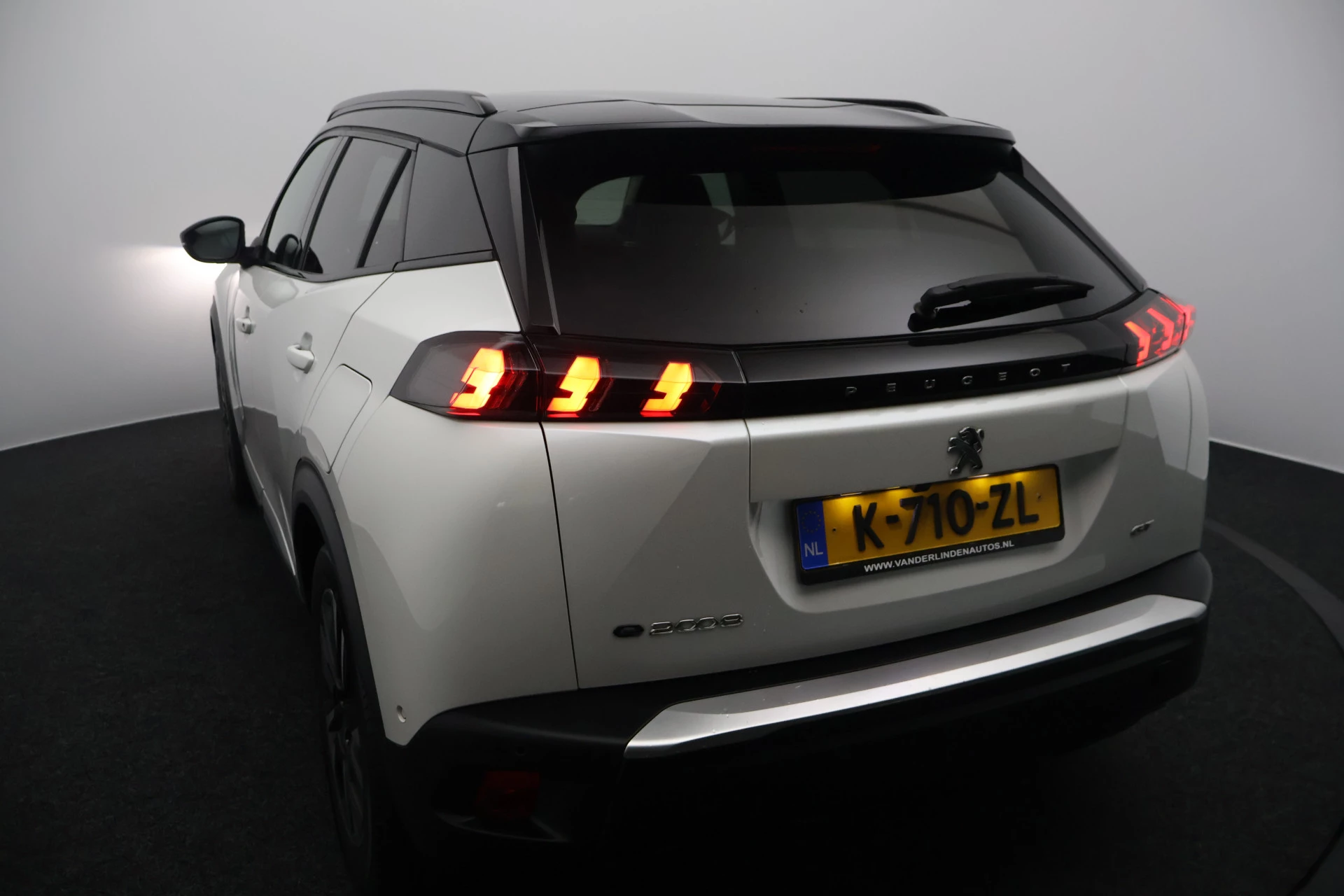 Hoofdafbeelding Peugeot e-2008